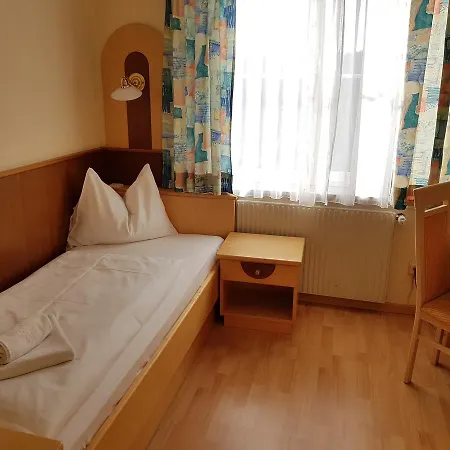 Erhardt ゲストハウス 3*